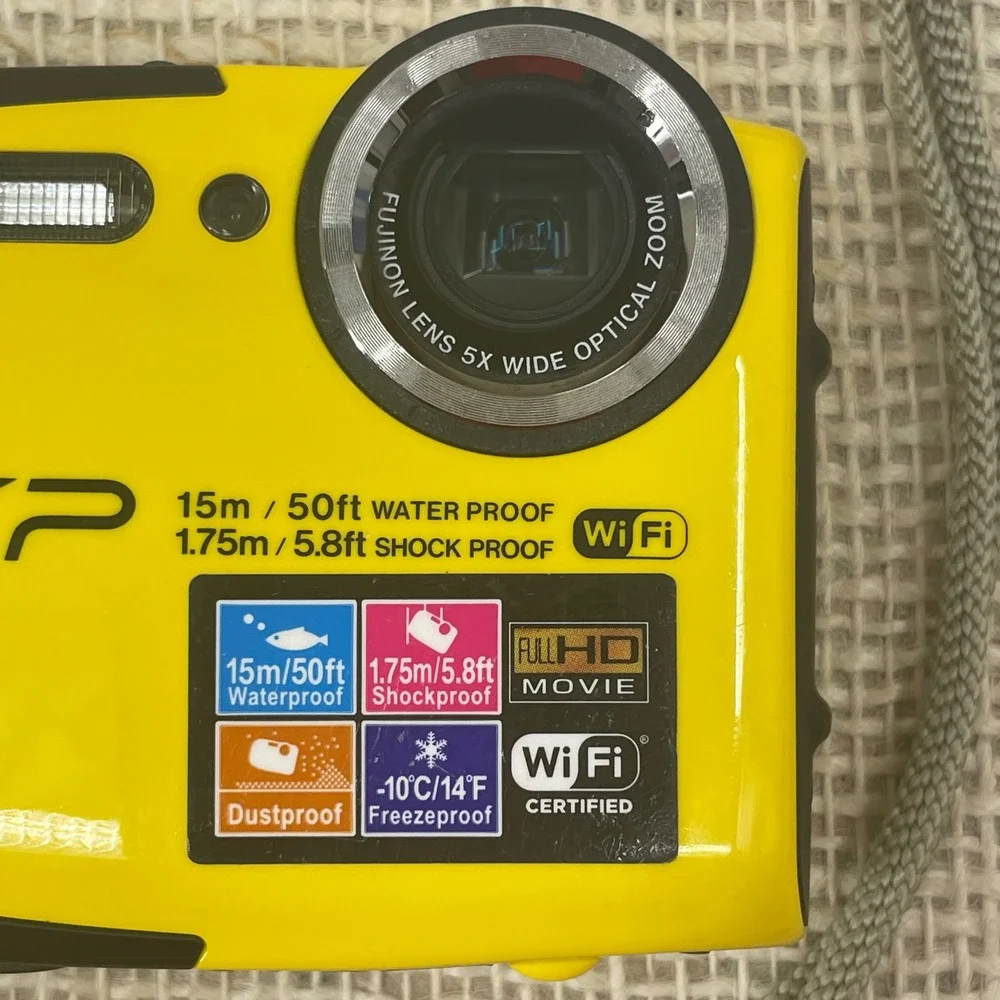 Fujifilm FinePix XP80 Waterproof Shockproof Digital Camera‎ 16MP 5x Optical Zoom